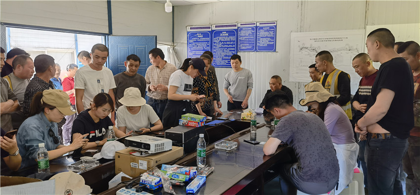 農行道孚支行服務現(xiàn)場.jpg 農行道孚支行服務現(xiàn)場.jpg