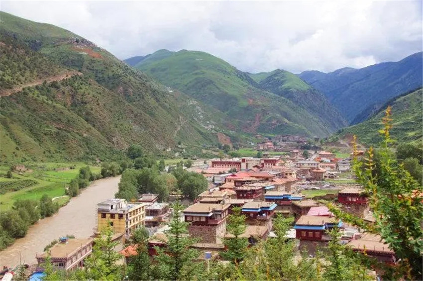 色達(dá)色爾壩藏寨.webp.jpg 色達(dá)色爾壩藏寨.webp.jpg