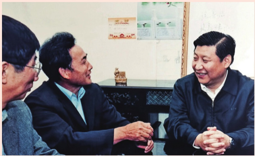 2003年4月24日，時(shí)任浙江省委書記習(xí)近平在浙江下姜村調(diào)研。