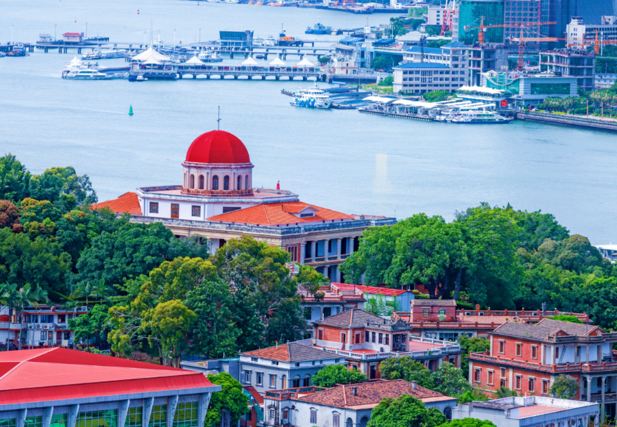 鼓浪嶼素有“萬國建筑博物館”的美譽(yù)，八卦樓作為全國重點(diǎn)文物保護(hù)單位，是鼓浪嶼世界文化遺產(chǎn)核心要素之一。楊勁堅(jiān) 攝